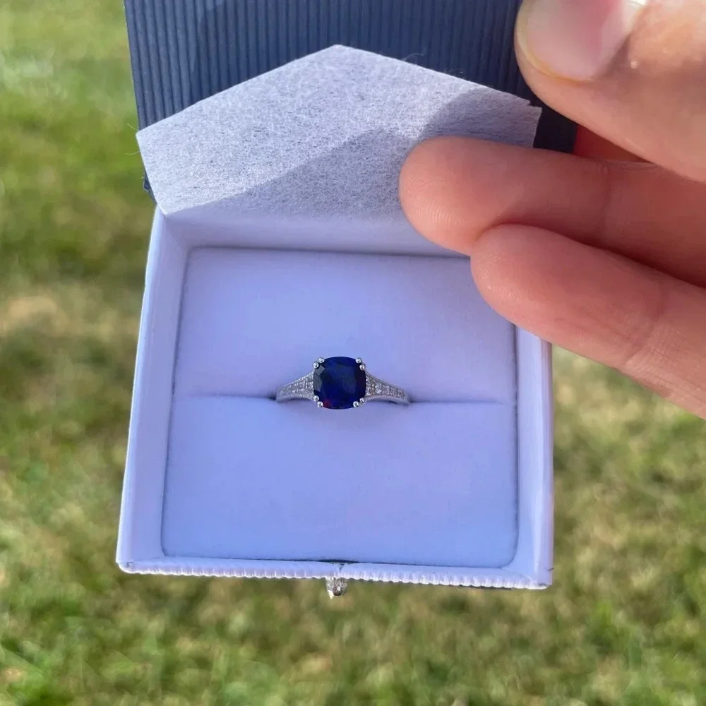 Cushion cut 1.60ct Sapphire Dinner Ring